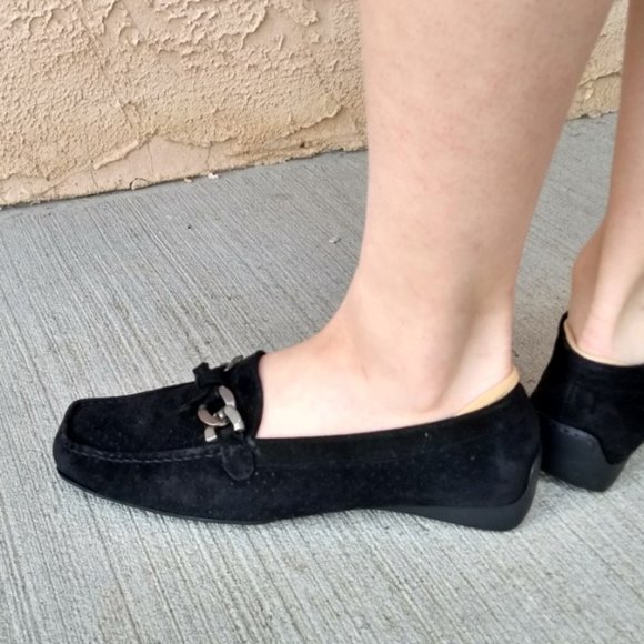 Ladies Stuart Weitzman Black Loafers-Sz 5.5 - Picture 5 of 6